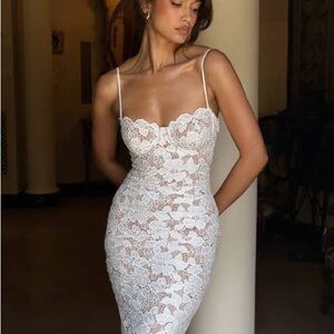 House of CB White Floral Embroidered Maxi Dress - Vente